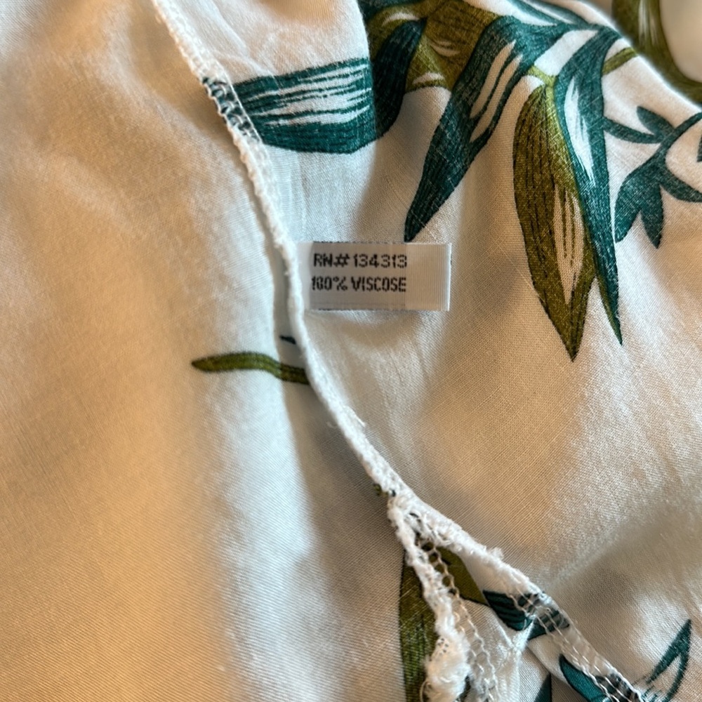 Floral Print Open-Front Wrap -
Kimono
White, Gold & Green - Picture 5 of 5